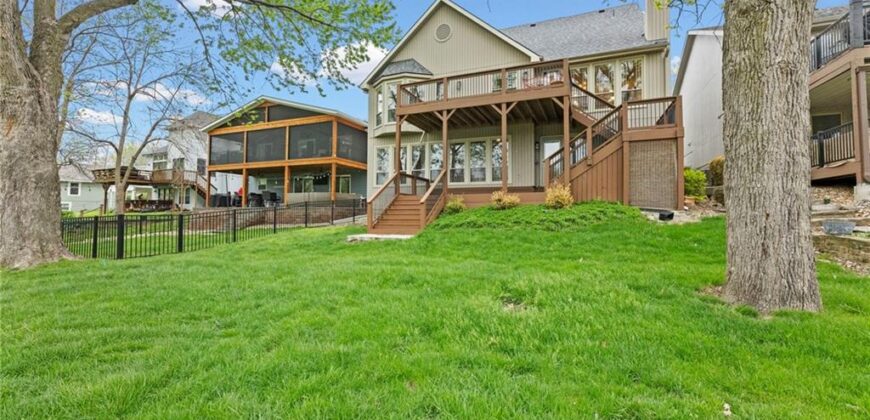 551 NW North Shore Drive, Lake Waukomis, MO 64151