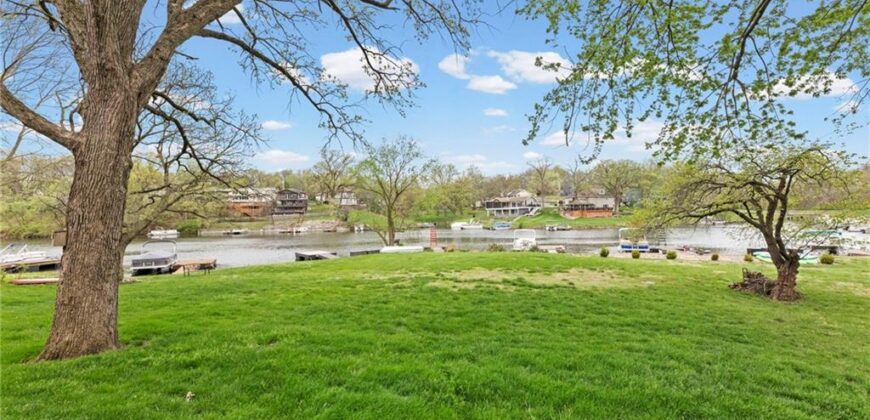 551 NW North Shore Drive, Lake Waukomis, MO 64151