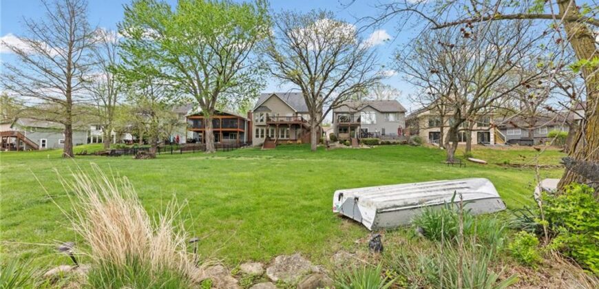 551 NW North Shore Drive, Lake Waukomis, MO 64151