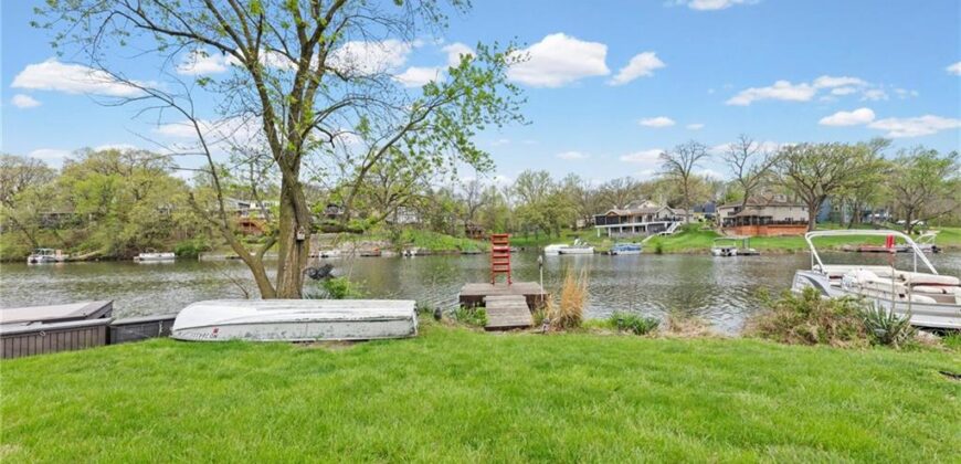 551 NW North Shore Drive, Lake Waukomis, MO 64151