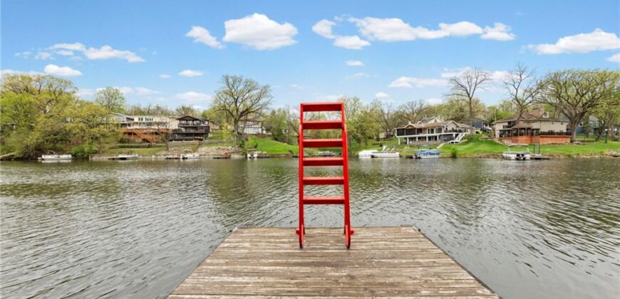 551 NW North Shore Drive, Lake Waukomis, MO 64151