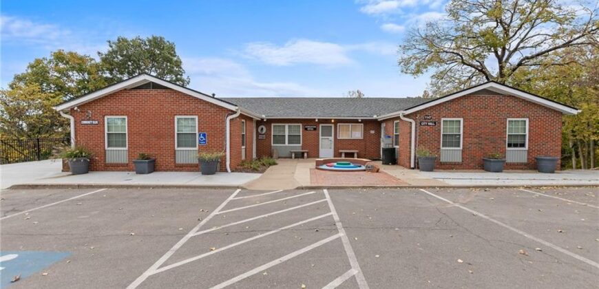 551 NW North Shore Drive, Lake Waukomis, MO 64151