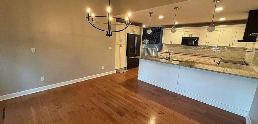 551 NW North Shore Drive, Lake Waukomis, MO 64151