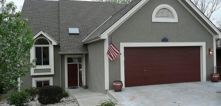 551 NW North Shore Drive, Lake Waukomis, MO 64151