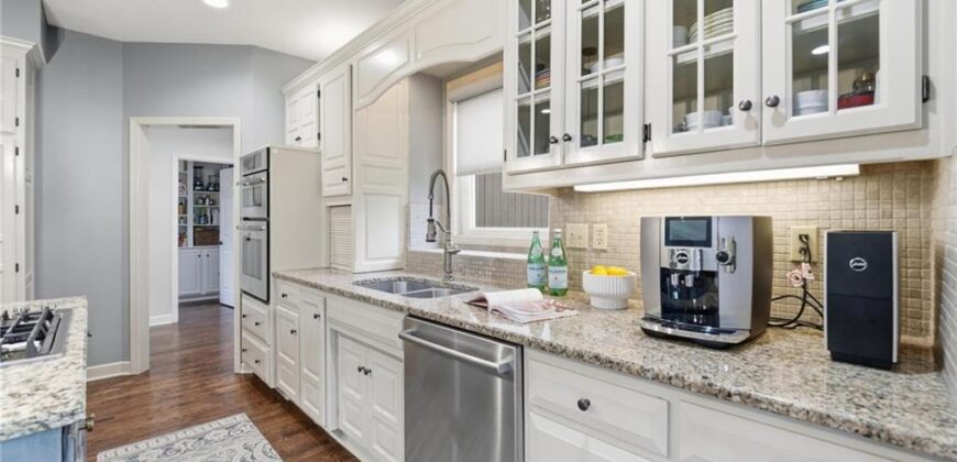 5303 NW 60th Terrace, Kansas City, MO 64151