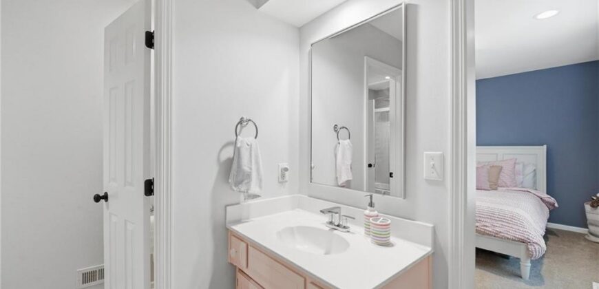 5303 NW 60th Terrace, Kansas City, MO 64151