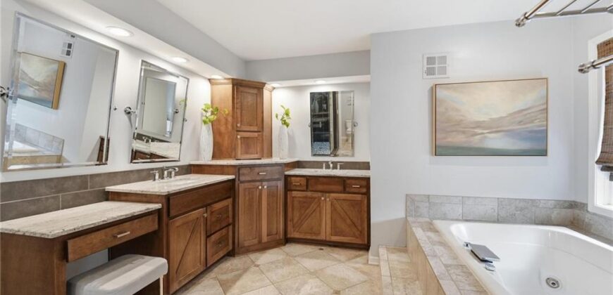 5303 NW 60th Terrace, Kansas City, MO 64151