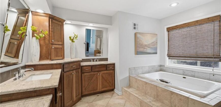 5303 NW 60th Terrace, Kansas City, MO 64151