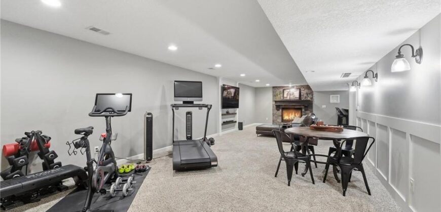 5303 NW 60th Terrace, Kansas City, MO 64151