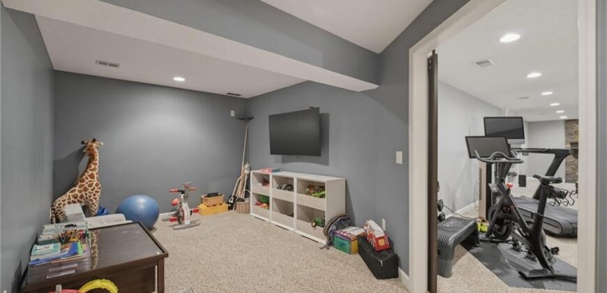 5303 NW 60th Terrace, Kansas City, MO 64151