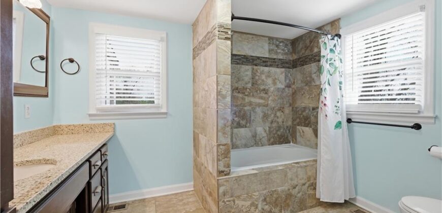 6200 NE Russell Road, Kansas City, MO 64117