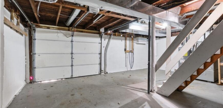 6200 NE Russell Road, Kansas City, MO 64117