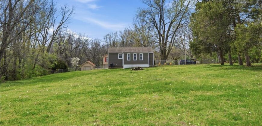 6200 NE Russell Road, Kansas City, MO 64117