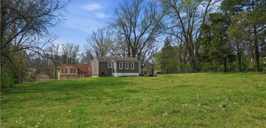 6200 NE Russell Road, Kansas City, MO 64117