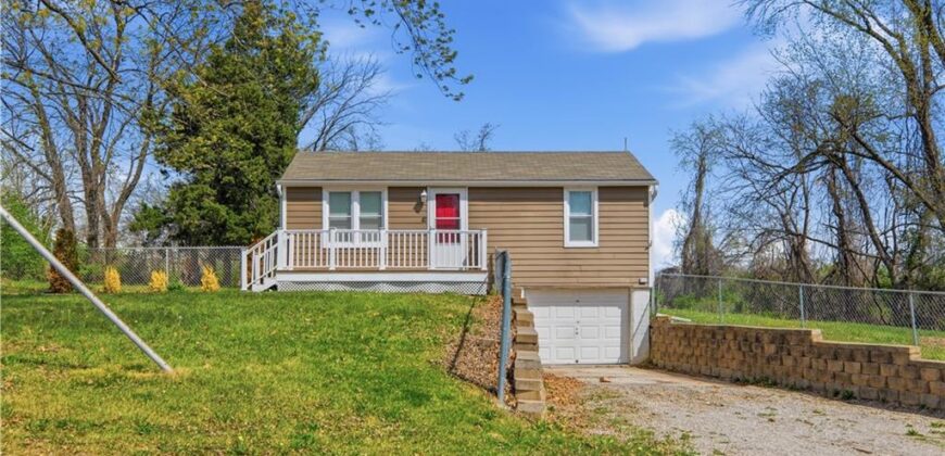 6200 NE Russell Road, Kansas City, MO 64117