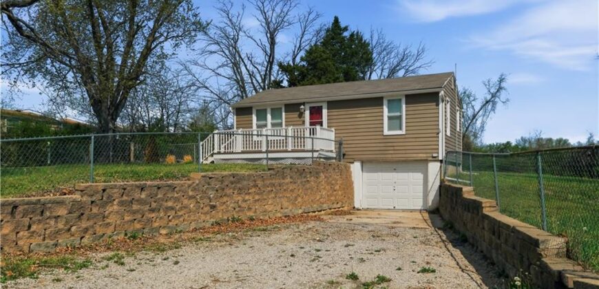 6200 NE Russell Road, Kansas City, MO 64117