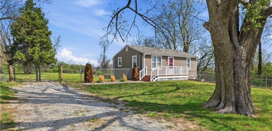 6200 NE Russell Road, Kansas City, MO 64117