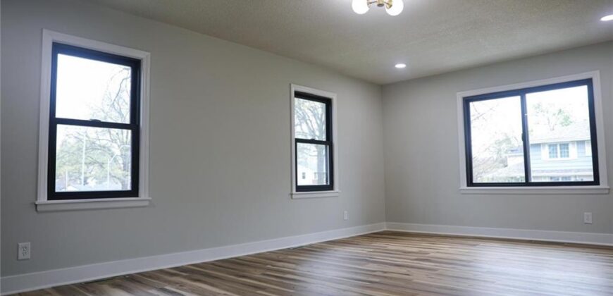 4801 NE Sherwood Drive, Kansas City, MO 64119