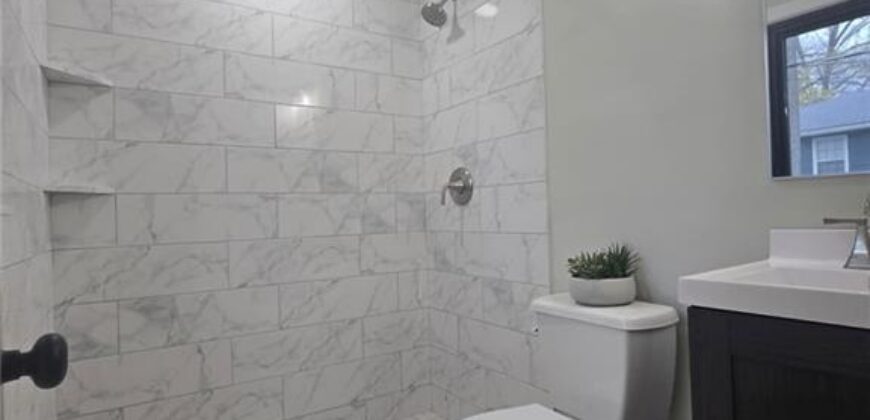 4801 NE Sherwood Drive, Kansas City, MO 64119