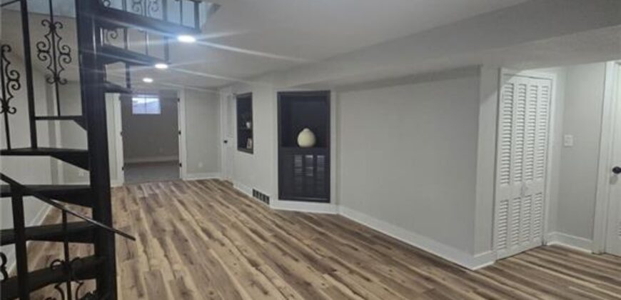 4801 NE Sherwood Drive, Kansas City, MO 64119