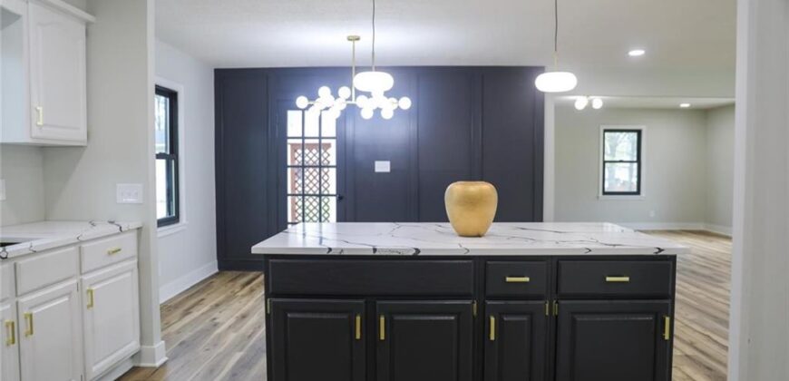 4801 NE Sherwood Drive, Kansas City, MO 64119