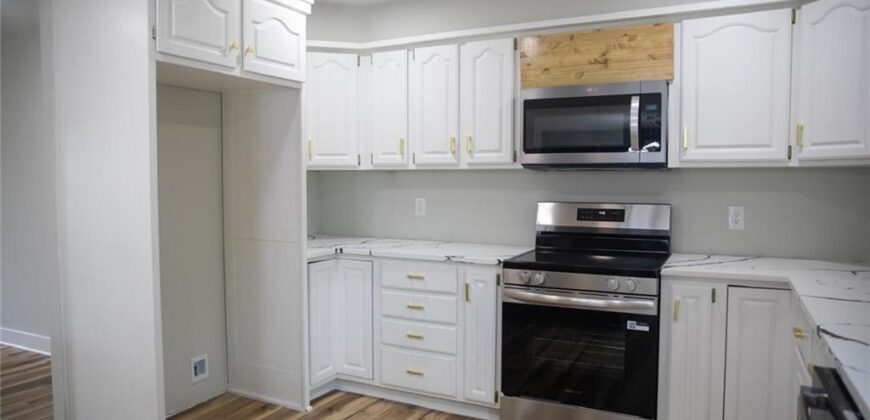 4801 NE Sherwood Drive, Kansas City, MO 64119