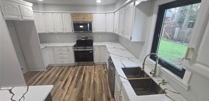 4801 NE Sherwood Drive, Kansas City, MO 64119