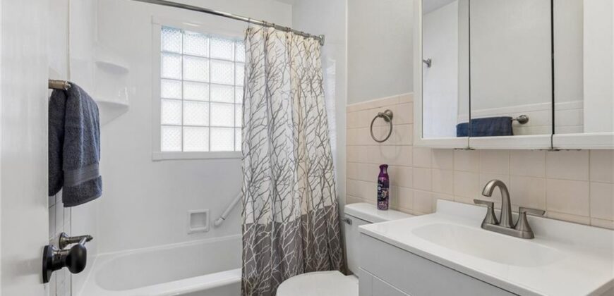 1308 Middlebrook Drive, Liberty, MO 64068