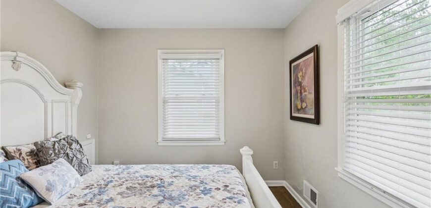 1308 Middlebrook Drive, Liberty, MO 64068