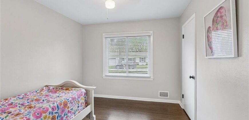 1308 Middlebrook Drive, Liberty, MO 64068