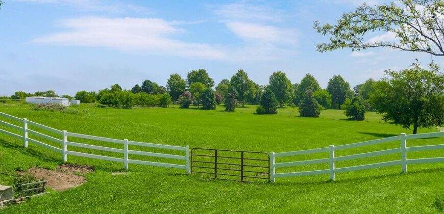 13223 N Virginia Avenue, Smithville, MO 64089