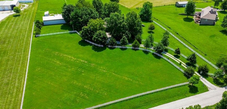 13223 N Virginia Avenue, Smithville, MO 64089