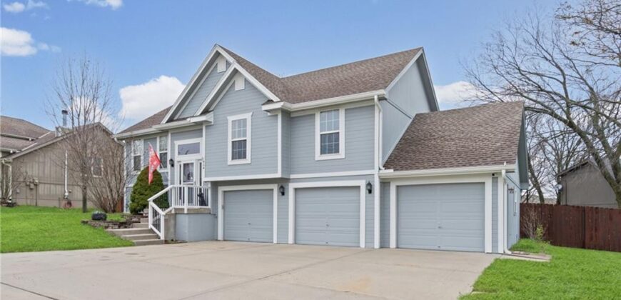 1404 NE 196th Street, Smithville, MO 64089