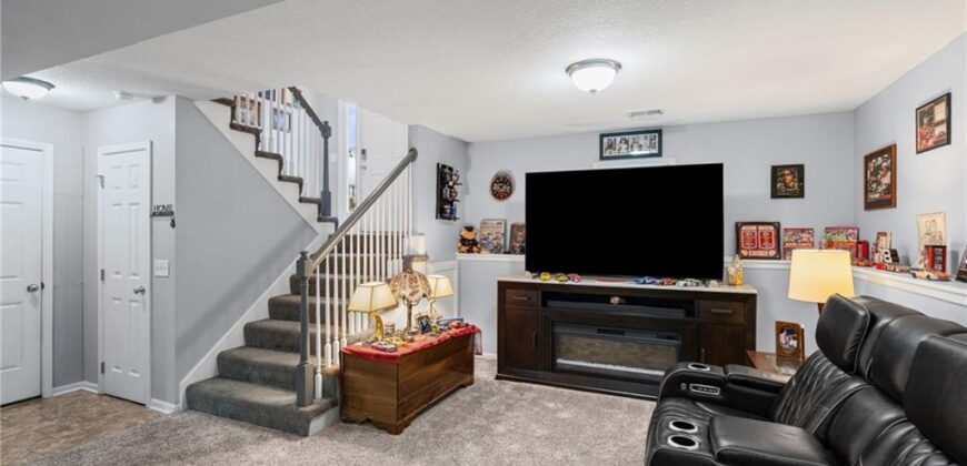 1404 NE 196th Street, Smithville, MO 64089