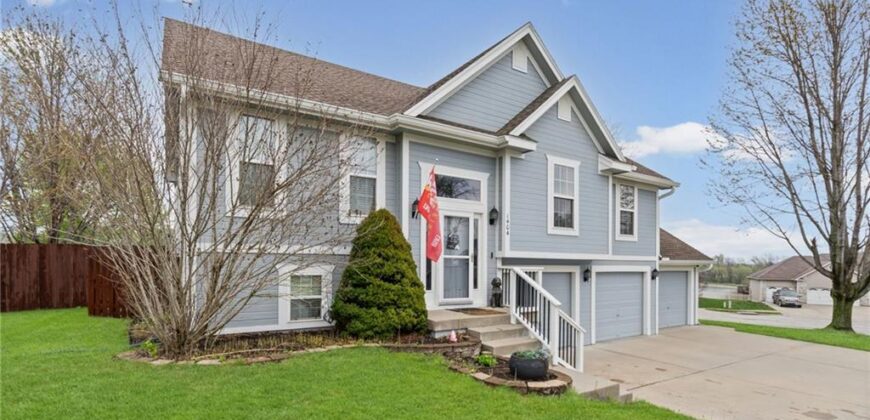 1404 NE 196th Street, Smithville, MO 64089