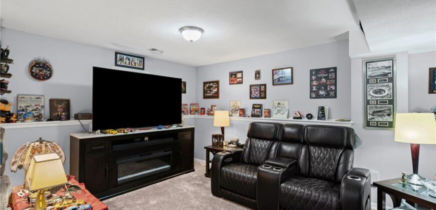 1404 NE 196th Street, Smithville, MO 64089