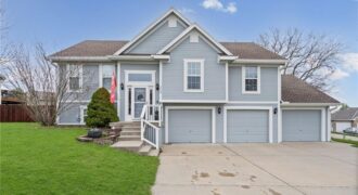 1404 NE 196th Street, Smithville, MO 64089