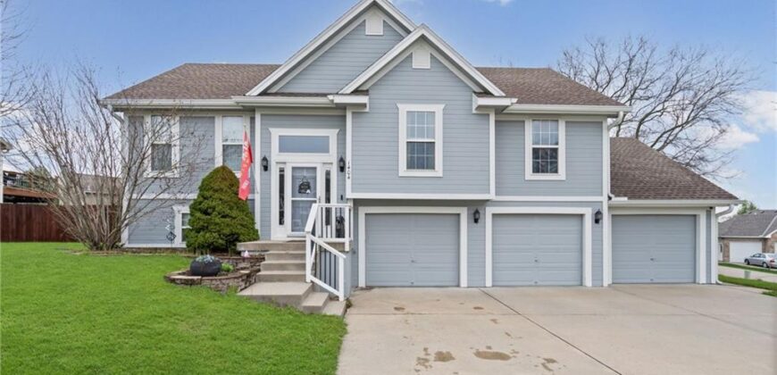 1404 NE 196th Street, Smithville, MO 64089