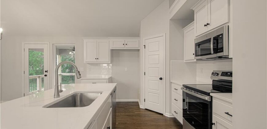 10139 N Poplar Avenue, Kansas City, MO 64156