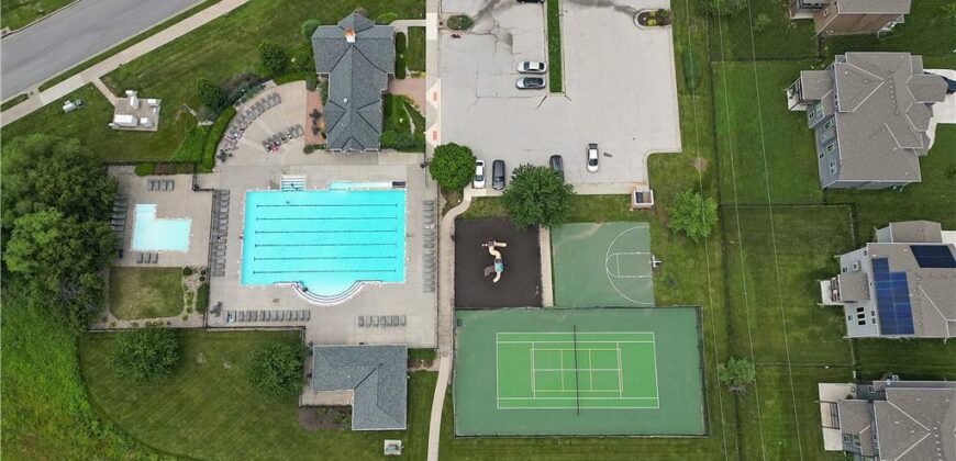 10139 N Poplar Avenue, Kansas City, MO 64156