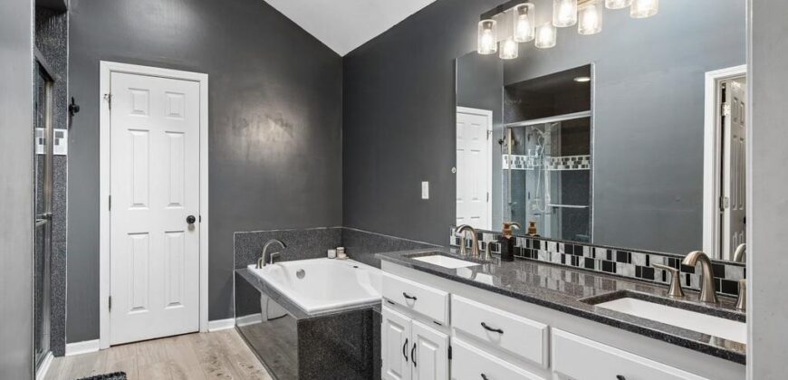 14611 Killarney Lane, Smithville, MO 64089