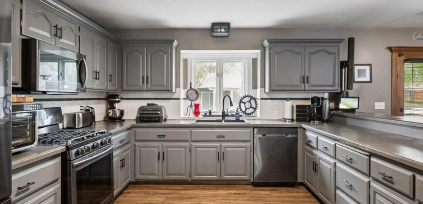 14611 Killarney Lane, Smithville, MO 64089