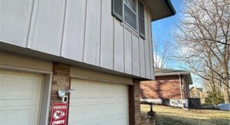 2607 NW Powderhorn Drive, Kansas City, MO 64154