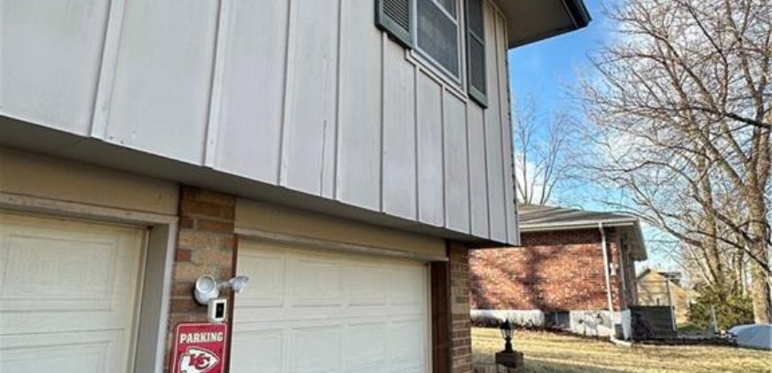 2607 NW Powderhorn Drive, Kansas City, MO 64154