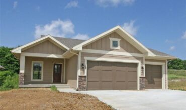 4820 NW Huonker Court, Riverside, MO 64150
