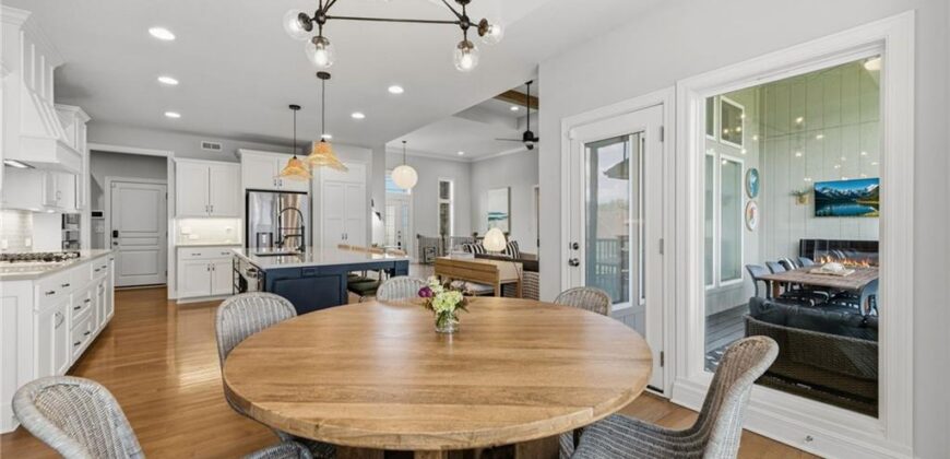 5745 Barn Hill Road, Parkville, MO 64152