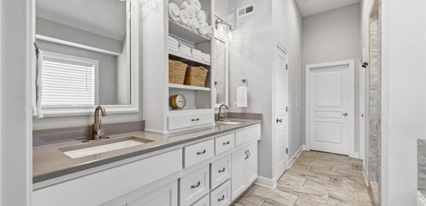 5745 Barn Hill Road, Parkville, MO 64152