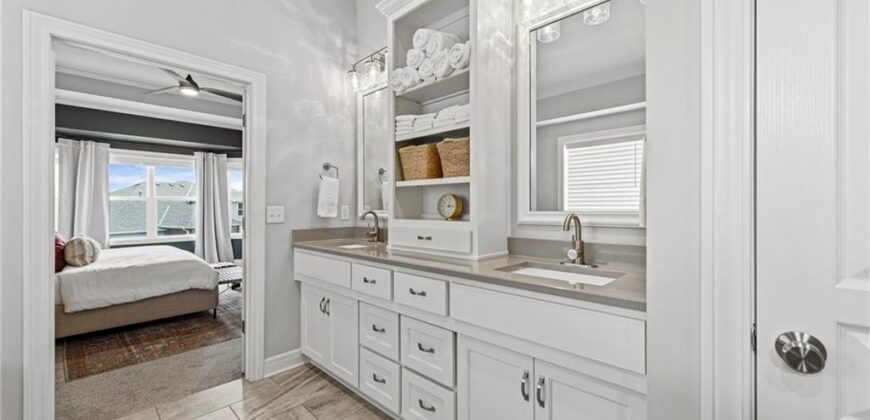 5745 Barn Hill Road, Parkville, MO 64152