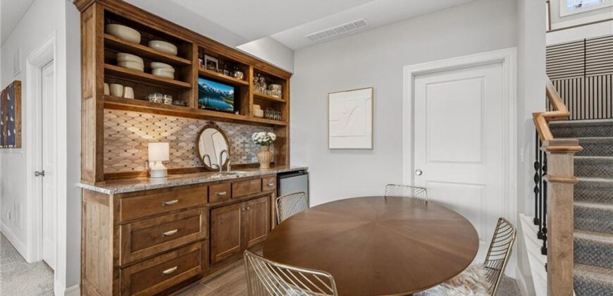 5745 Barn Hill Road, Parkville, MO 64152