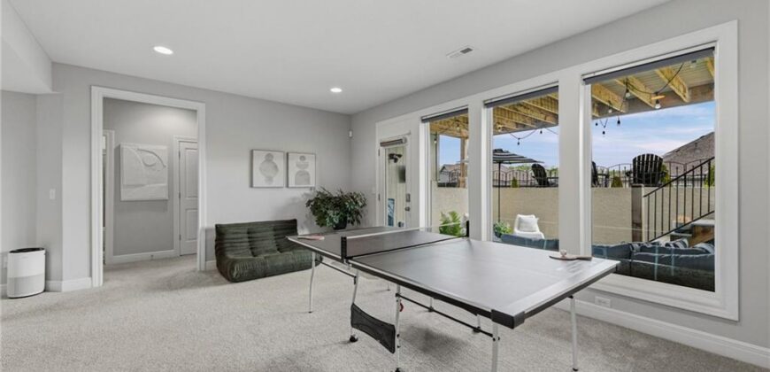 5745 Barn Hill Road, Parkville, MO 64152